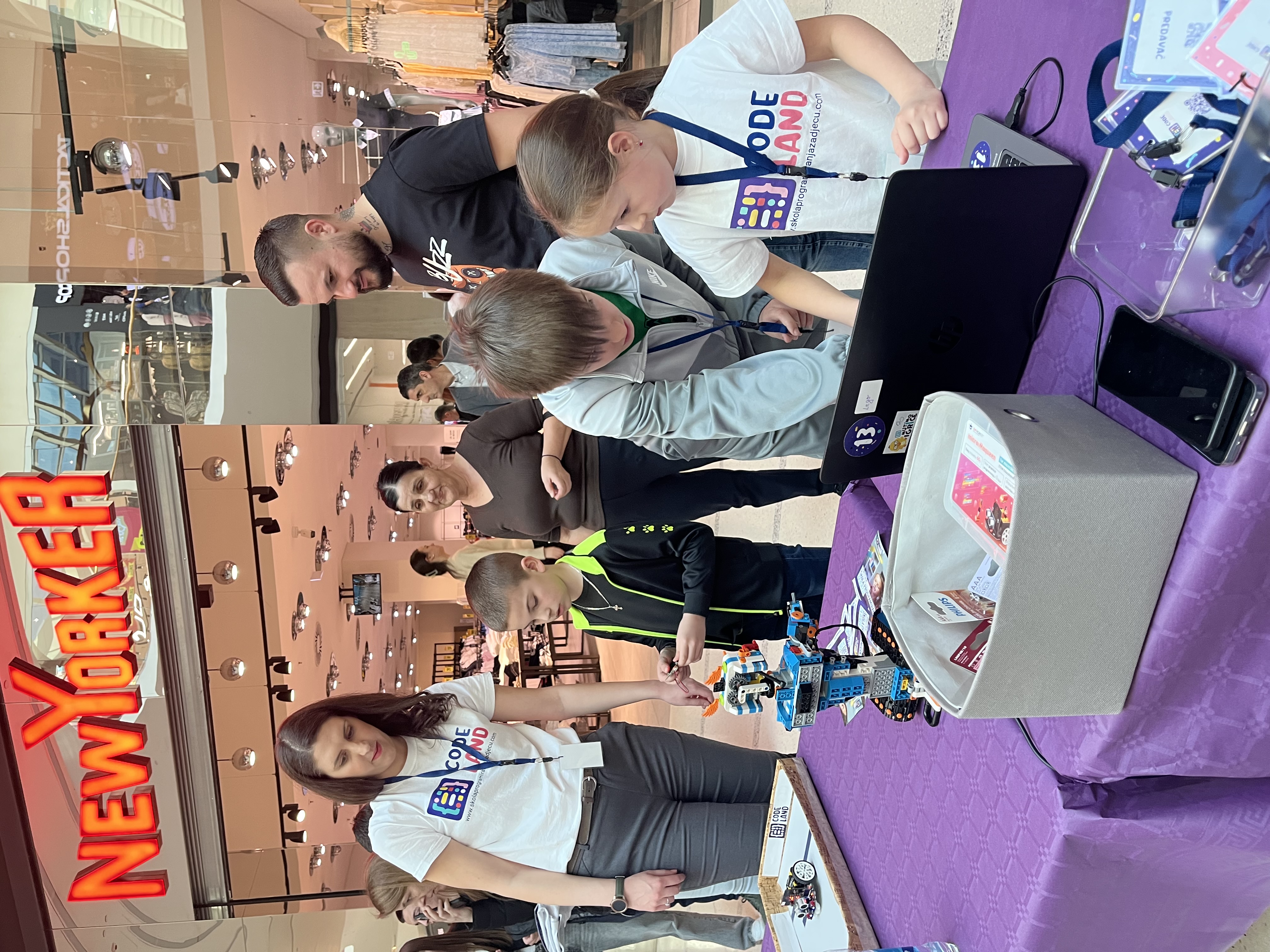 djeca na radionici robotike u Banjoj Luci